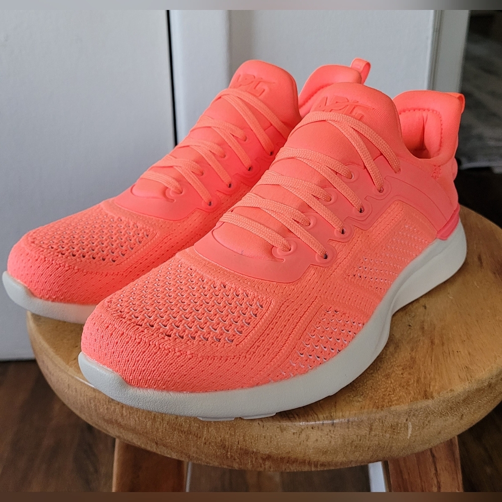 NIB Women's APL Techloom Tracer, sz 6